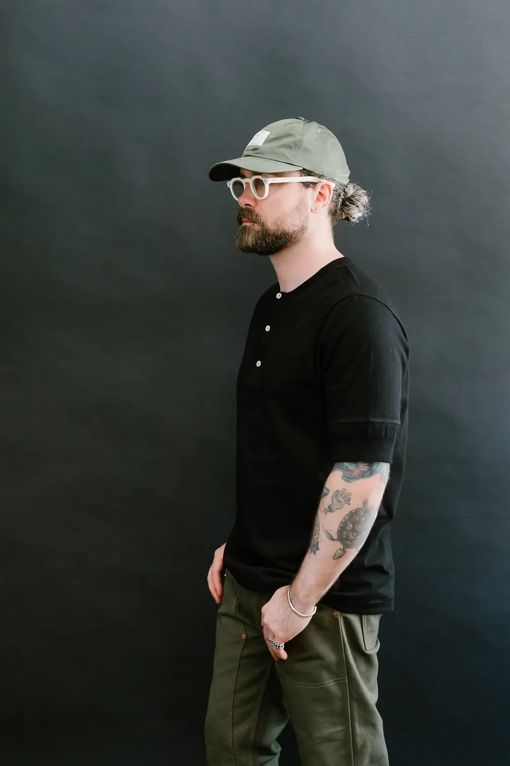 207.99 - 8.6oz Loopwheeled Henley Classic Fit - Deep Black
