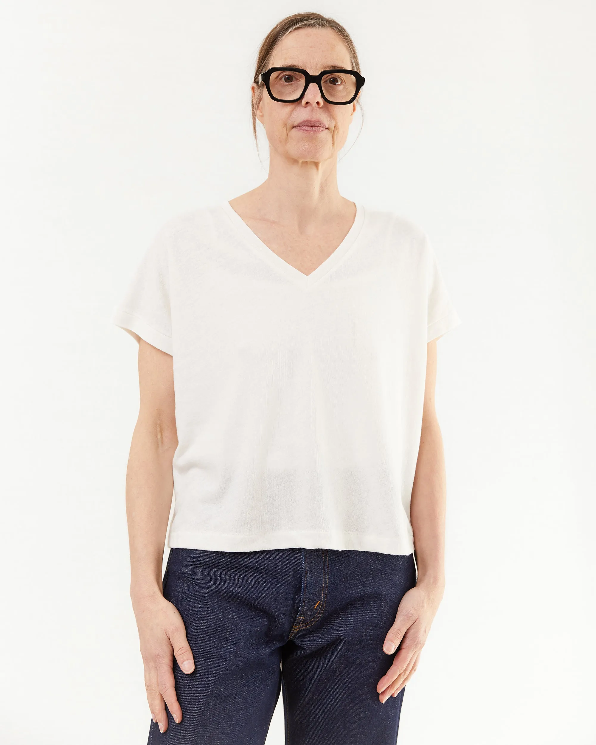 Merz b Schwanen Women's Cotton/Linen V-neck T-shirt in White