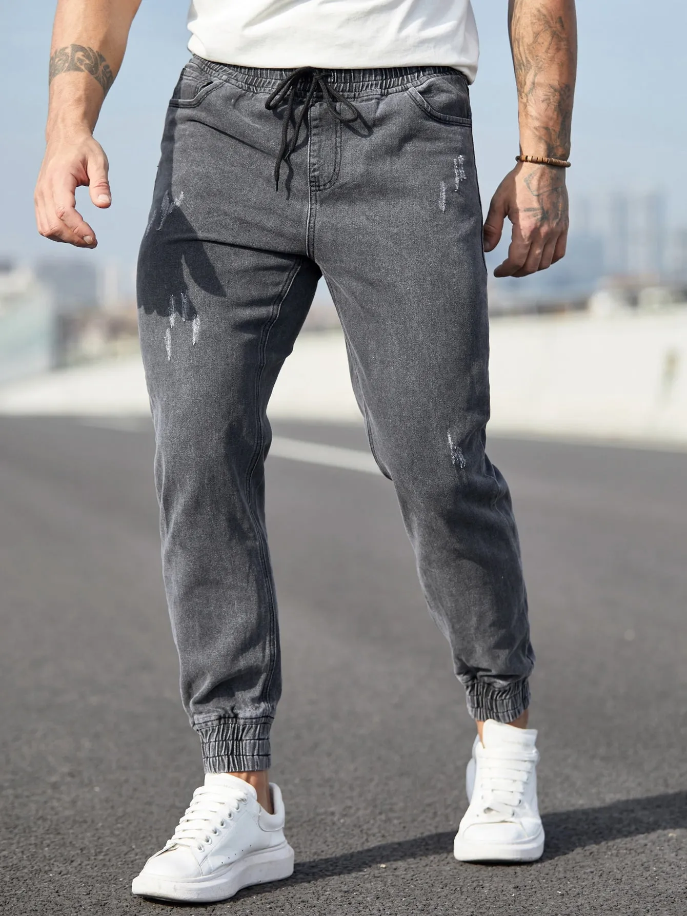 QA Sporsity Loose Fit Men's Cat Scratch Distressed Carrot Jeans