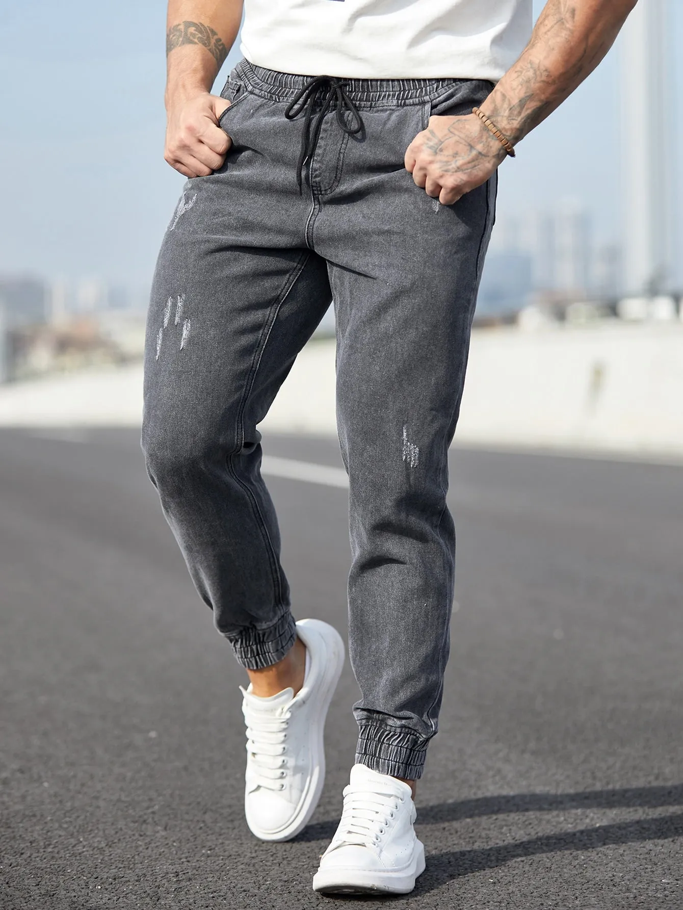 QA Sporsity Loose Fit Men's Cat Scratch Distressed Carrot Jeans