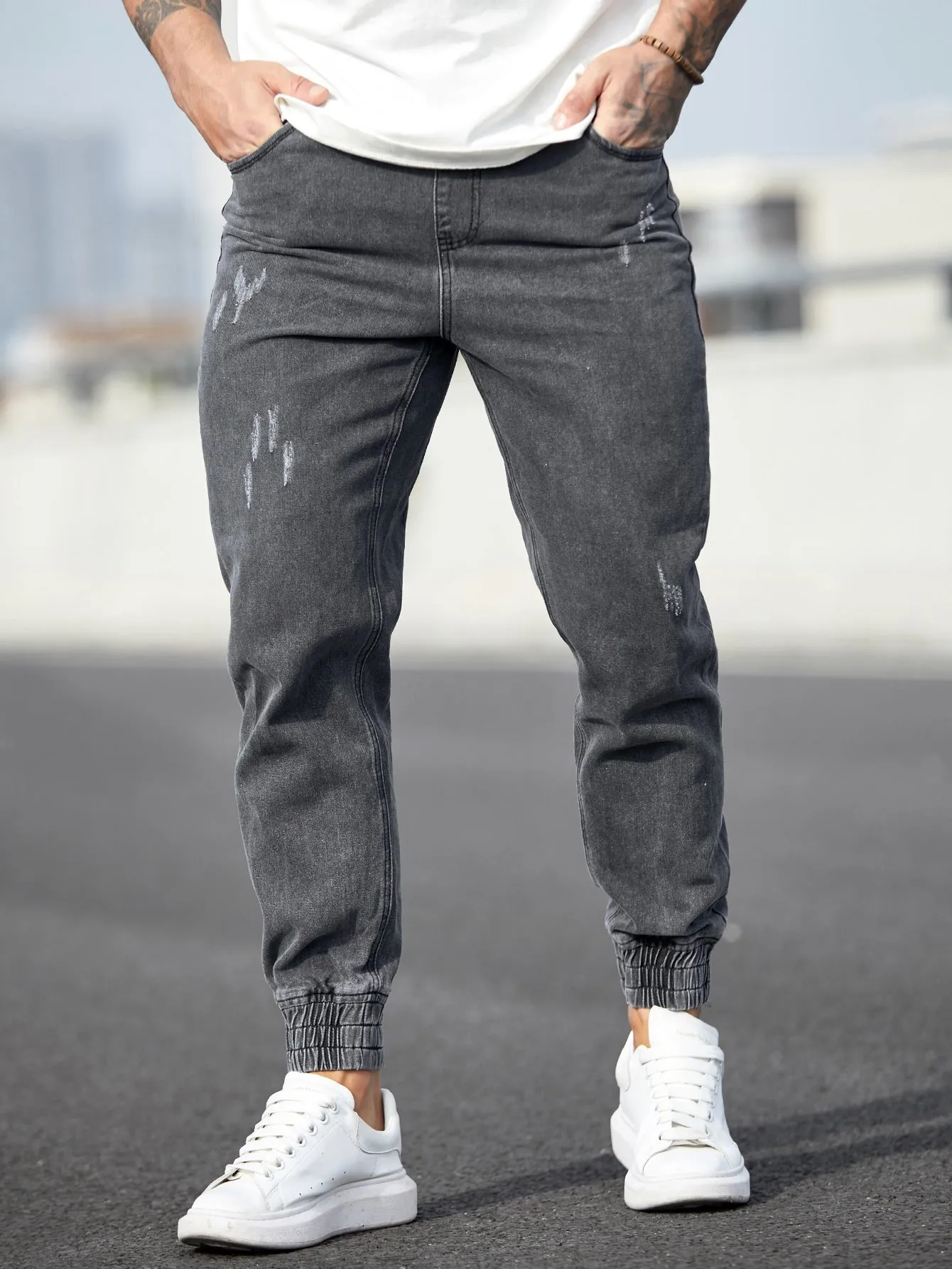 QA Sporsity Loose Fit Men's Cat Scratch Distressed Carrot Jeans