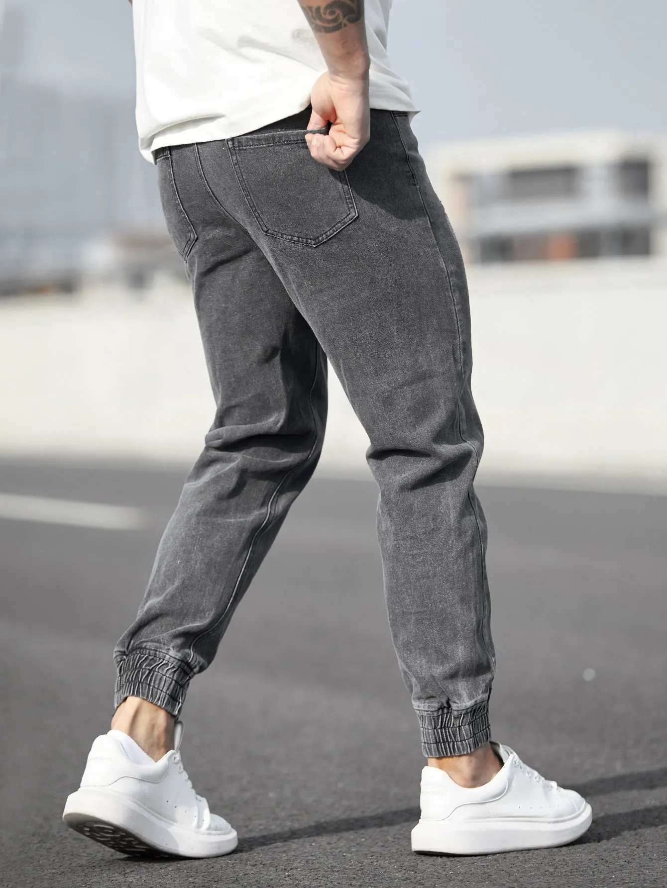 QA Sporsity Loose Fit Men's Cat Scratch Distressed Carrot Jeans