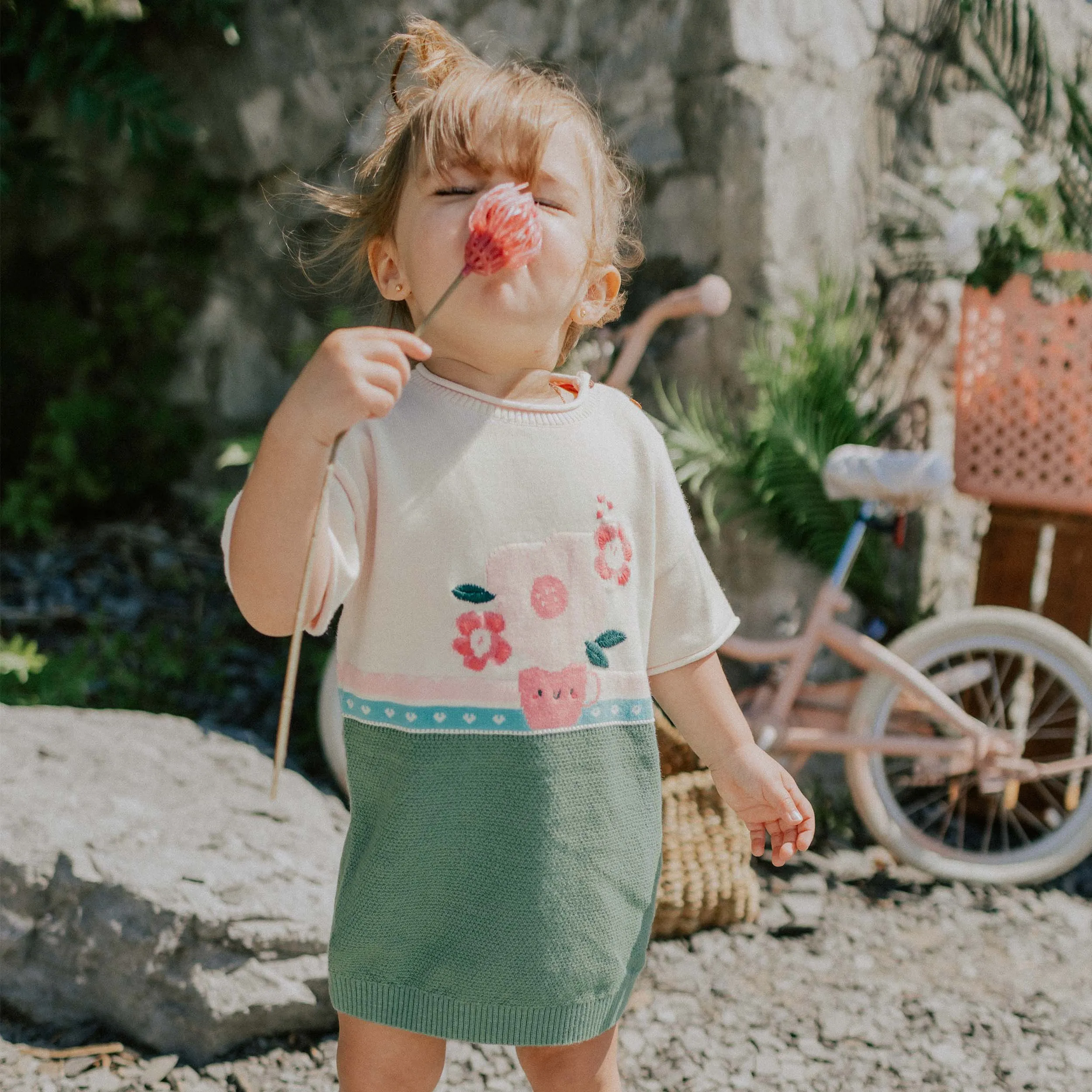 Robe de maille à manches courtes vert, crème et corail motif jacquard floral, bébé || Green, cream and coral floral jacquard short sleeve knit dress, baby
