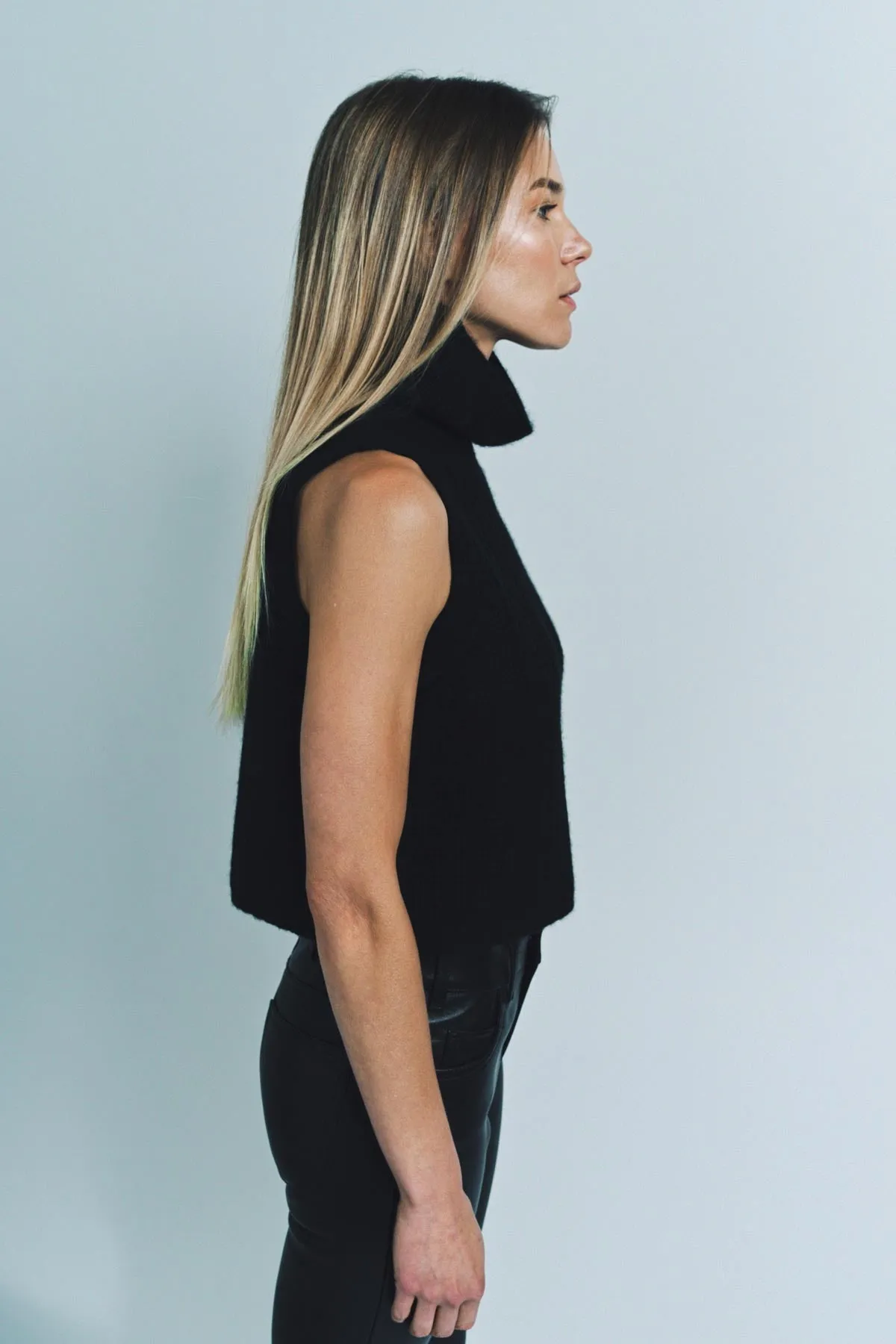 SABLYN | SAIGE SLEEVELESS CASHMERE TURTLENECK